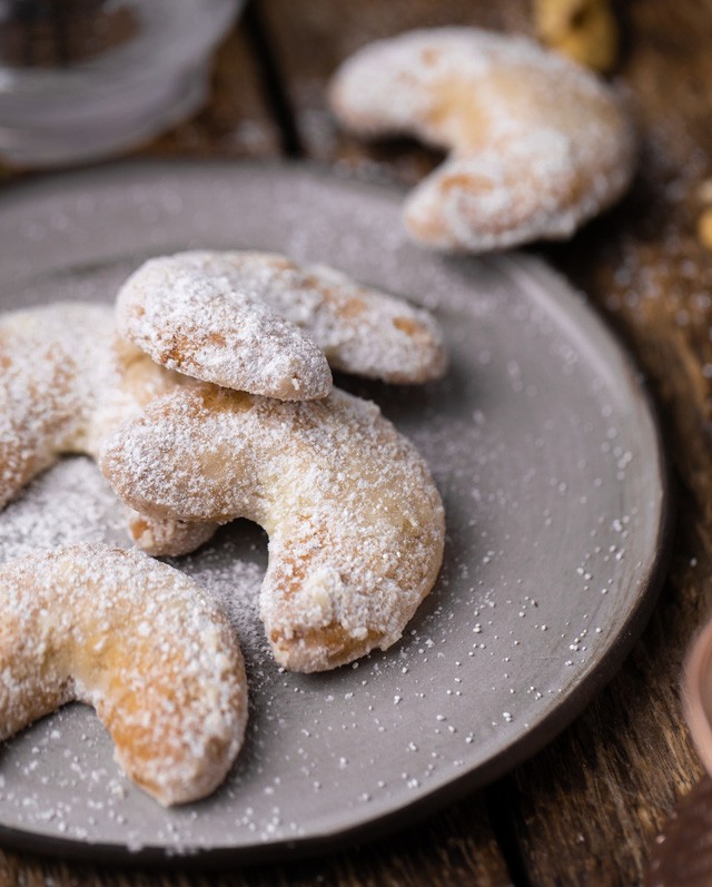 Nem lehet karácsony nélküle: Marton Adrienn tökéletes hókifli receptje
