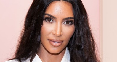 Ha feleslegesnek érzed magad, nézd csak meg Kim Kardashian szoknyáját...