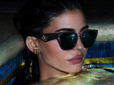 Ez valami észbontó: Kylie Jenner csipkeruhában úszkál a Dolce&Gabbana legújabb kampányfilmjében