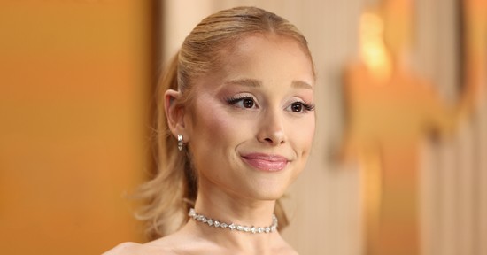 Tényleg ő lenne? Ariana Grande megvált szőke tincseitől, friss fotóján szinte rá sem ismertünk az énekesnőre