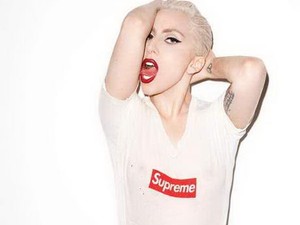 Lady Gaga Terry Richardsonnak vetkőzött