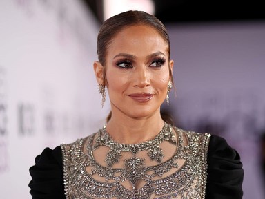 Jennifer Lopez meztelenruhában ragyog a mexikói Vogue fotóin
