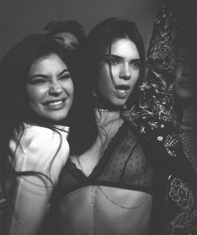 Kendall Jenner mellbimbót villant az Instagramon