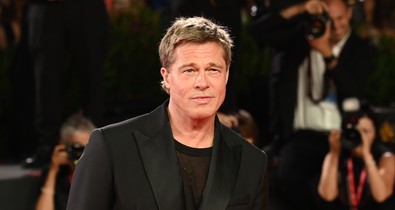 Különleges ékszert szúrtak ki Brad Pitten: máris komolyra fordultak a dolgok gyönyörű barátnőjével?