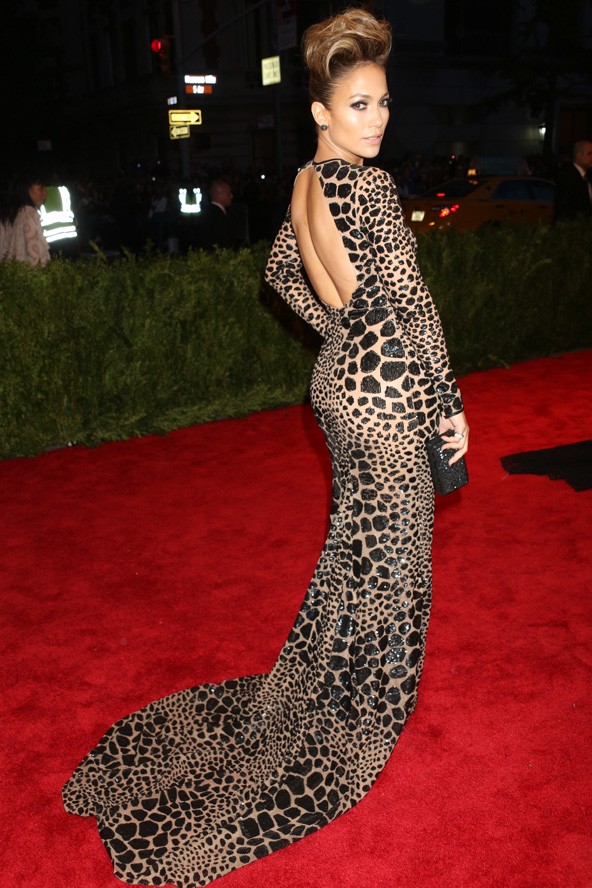Jennifer Lopez imádja az állatmintás holmikat, ez a Michael Kors darab szinte neki készült, és bizony tapadós volt, még szép!