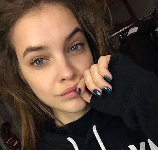 Palvin Barbara Instagram manikűr