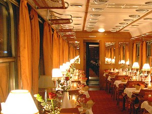 Különleges randevú a vonaton