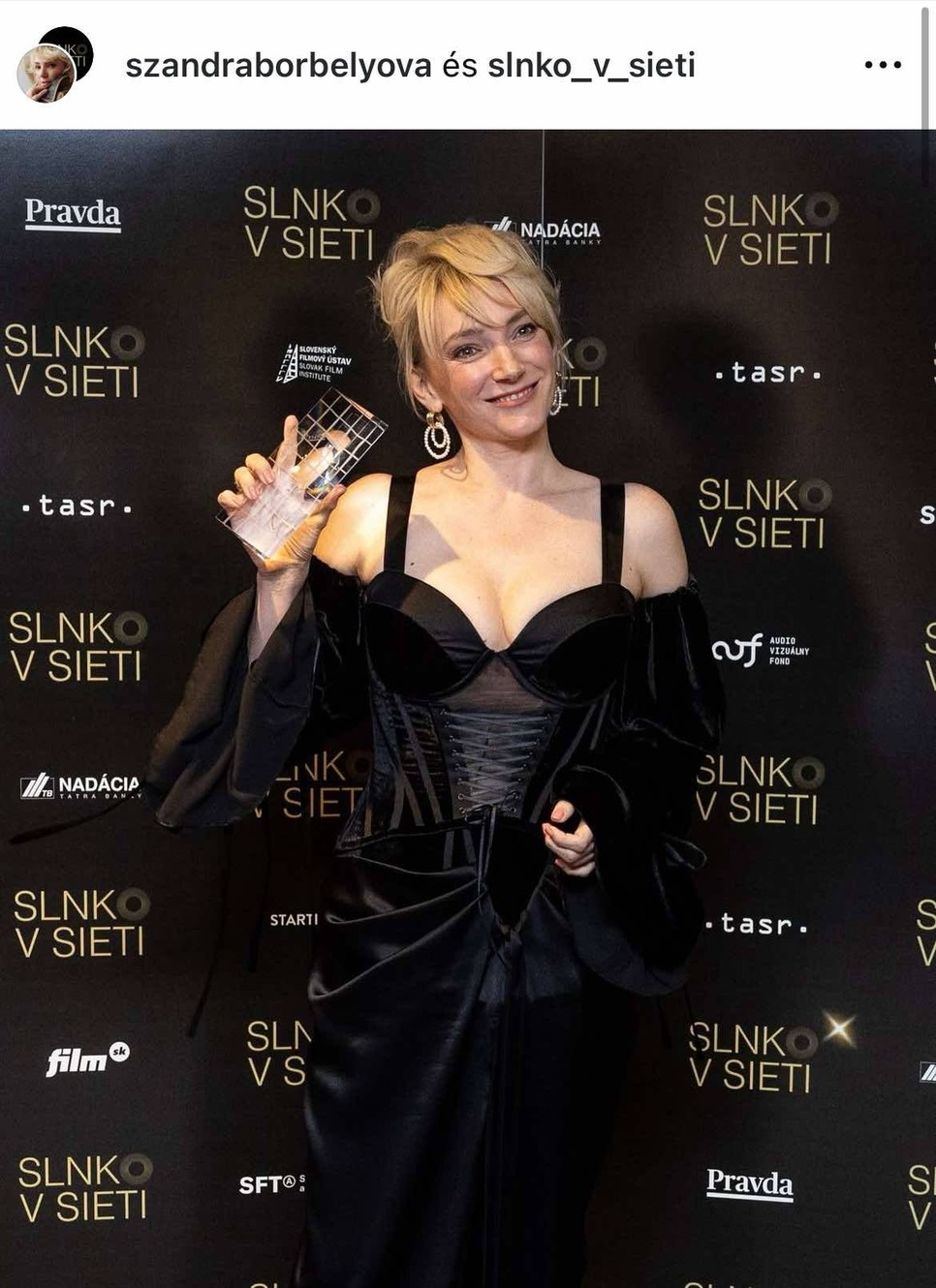 Borbély Alexandra Instagram oldalán mutatta meg lenyűgöző ruháját