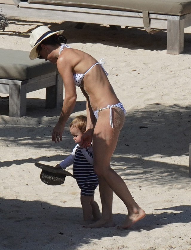 Hű: Middletonék fürdőruhás fotói letarolták az internetet