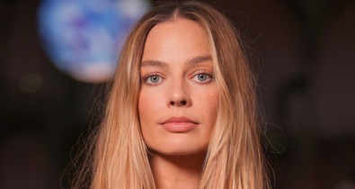 Margot Robbie meztelenruhájánál rég láttunk szebbet, csupa csipkében lopta el a showt a színésznő
