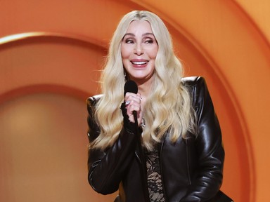 Cher okozta az idei Grammy legkínosabb pillanatát, zavarbaejtő jeleneteket láthattak a nézők