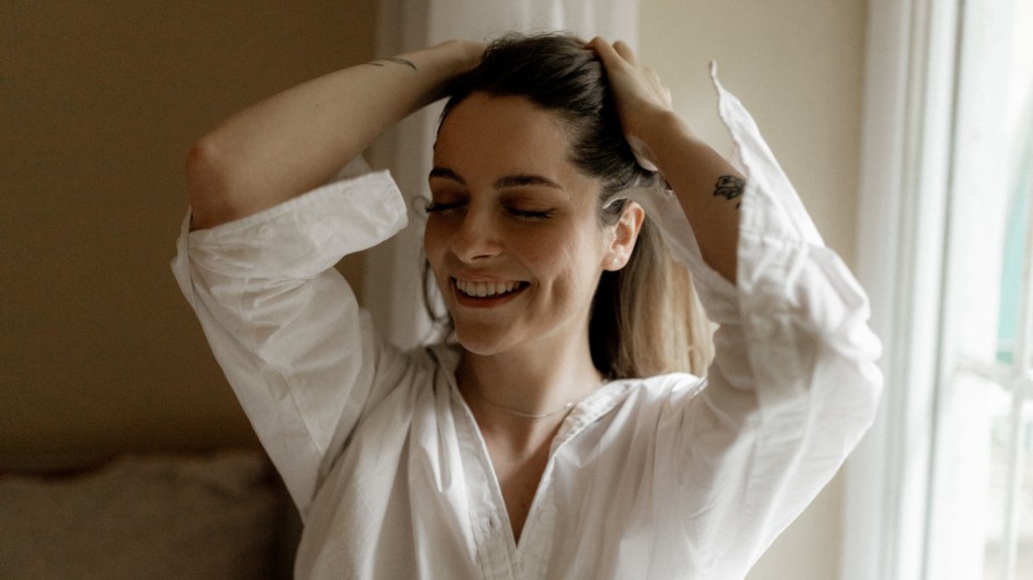 Szép Csenge szerint nem attól válunk felnőtté, hogy megházasodunk, családot alapítunk, saját lakást vásárolunk