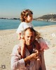 Demi Moore egy tengerparti archív fotóval tisztelgett volt férje, Bruce Willis előtt apák napján. Bejegyzésében így fogalmazott: „A szeretet generációi. Ma a mi hihetetlen BW-nket ünnepeljük. Szeretetet küldünk minden apának, ma és mindörökké.”
