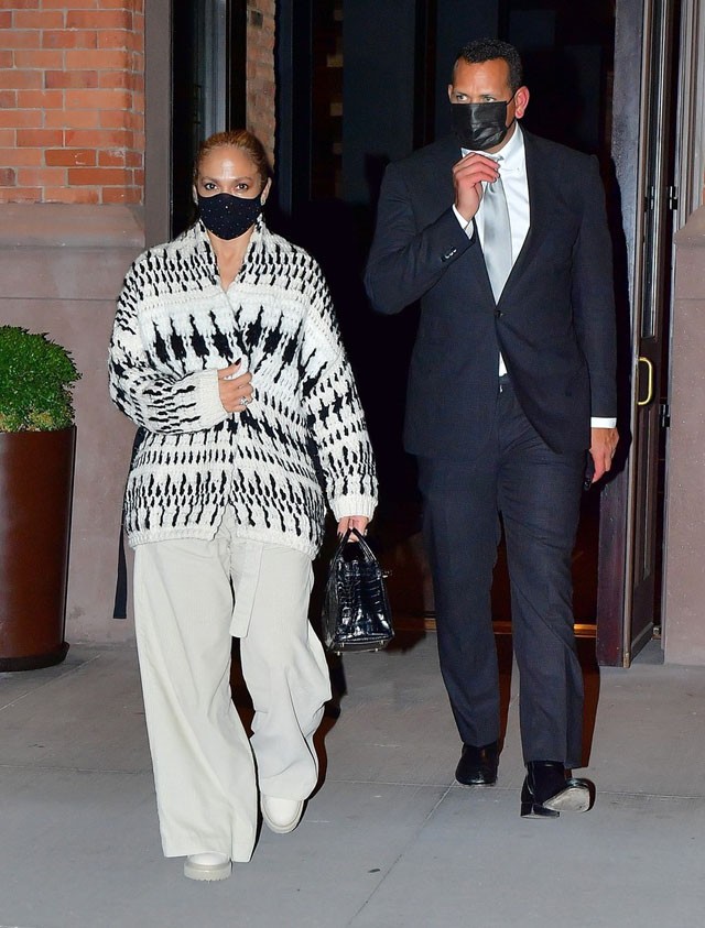 Te felvennéd Jennifer Lopez 4000 dolláros kardigánját?