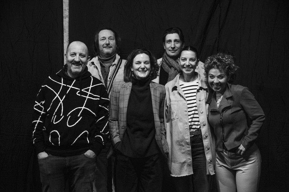 A Védőháló című színdarab szereplői: Sajgál Erika, Kocsis Pál, Radnay Csilla, Gonda Kata, Endrődy Krisztián, Kolnai Kovács Gergely Fotó: Trokán Nóra