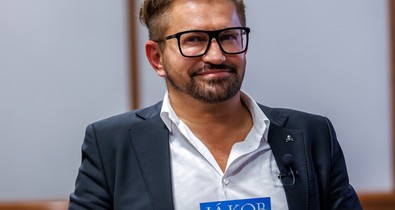 Jákob Zoli: „Nagyon is meg akarok felelni, gyűlölök megbántani másokat és nem szeretek bunkónak tűnni”