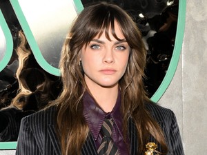 Cara Delevingne bizarr meztelenruhában bulizott a Vanity Fair Oscar party-ján, hatalmas feltűnést keltett benne