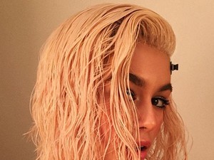 A 14 éves sztármodell teljesen kiszőkült!