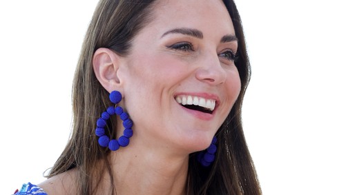 Kate Middleton karibi kék szettje a tökéletes tavaszi ruha!