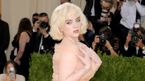 Billie Eilish Marilyn Monroe-t idézte meg a Met gála vörös szőnyegen