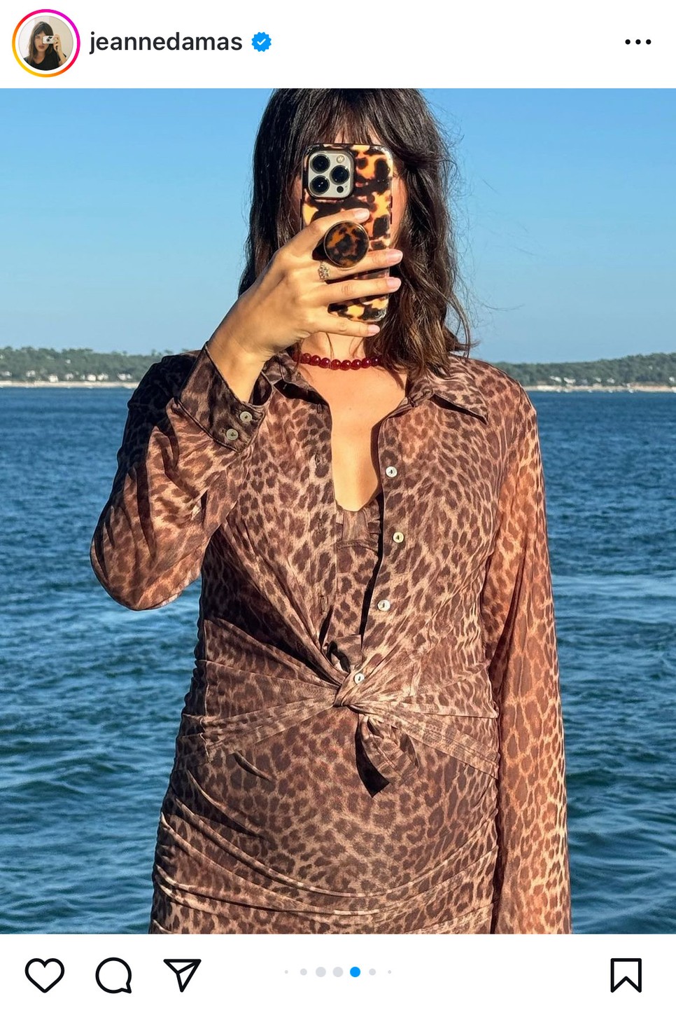 A napbarnított bőr és a natúr körmök kombinációja frissességet ad a kezeknek Jeanne szerint