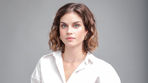 Szász Júlia: „A terápiának köszönhetően a traumatikus élmények mára inkább csak rossz emlékekké szelídültek ”