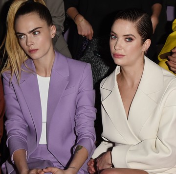 1. Ashley Benson és Cara Delevigne:Közel két év és számtalan, a nagyvilággal megosztott boldog pillanat után Ashley Benson és Cara Delevigne áprilisban bejelentették, hogy többé már nem alkotnak egy párt.