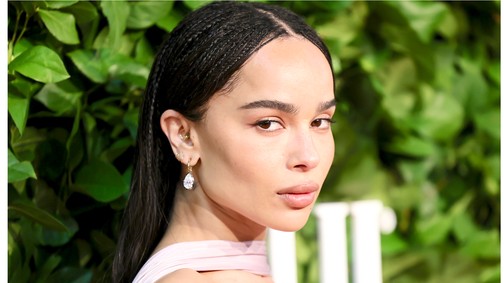 A „fül layering” az új divatőrület – így variáld az apró fülbevalókat, mint egy profi