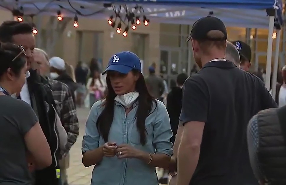 Harry herceg és Meghan Markle találkoztak az Eaton-tűz károsultjaival és a mentőszolgálatok munkatársaival Pasadenában