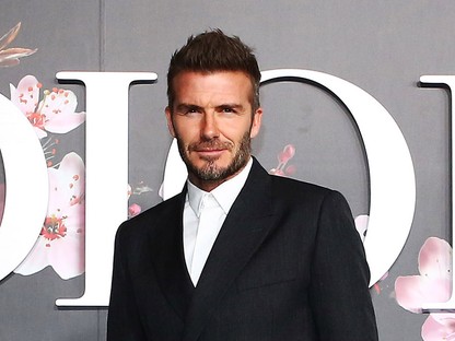 David Beckham félmeztelen felsőtesttel kíván boldog szentestét