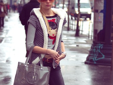 Iszak Eszti kedvenc táskájával pénteken