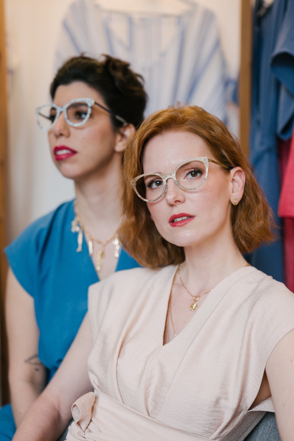 Az új arculat modernitását és prémiumságát hangsúlyozó minimalista vizuális megjelenést alkalmaz, amely a vásárlók személyre szabott igényeit tükrözi.