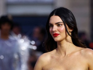 Kendall Jenner pucérruhában, Gigi Hadid lóháton vonult a Vogue World világra szóló fesztiválján