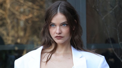 Palvin Barbara egy szál csipke melltartóban pózol, egyszerűen gyönyörű a magyar modell