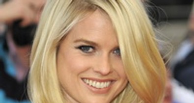 Túl jó nő, és még vetkőzni is szeret