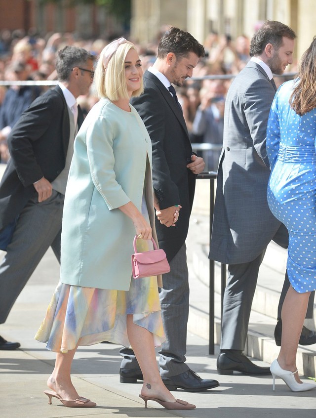 Katy Perry és Orlando Bloom olyan visszafogottak voltak Ellie Goulding esküvőjén, hogy majdnem észre sem vettük őket