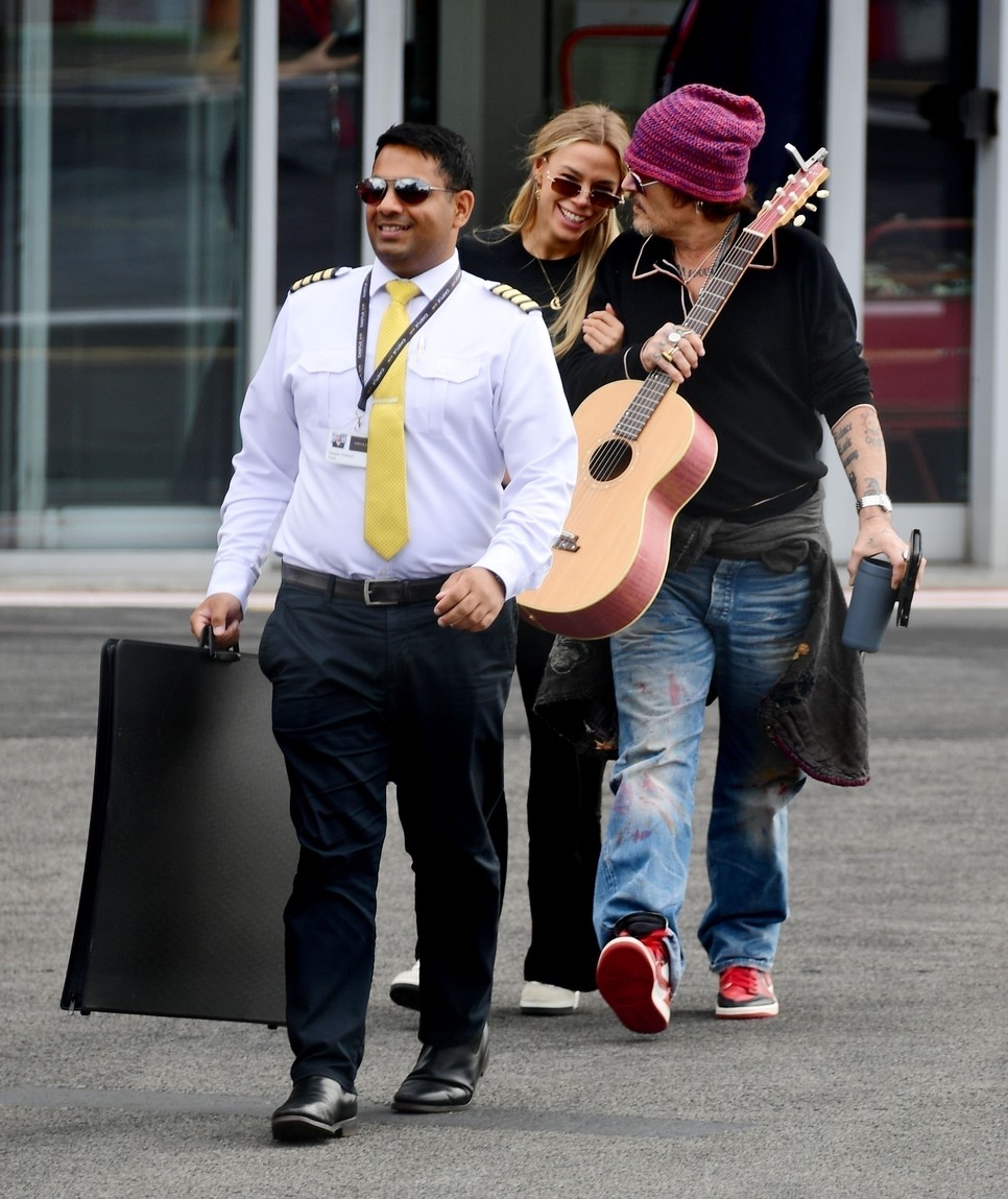 Johnny Depp arcán rég nem látott boldogság ragyog