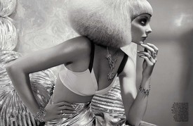 Mihalik Enikő tökéletes műnő