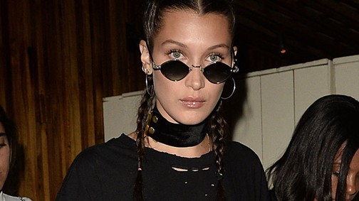 Új trend! Oversize póló és combközépig érő csizma