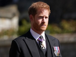 Harry herceg nem kapott meghívót Károly király szülinapi parádéjára?