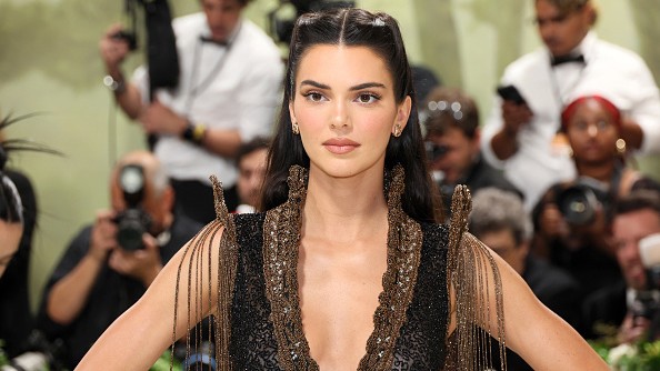 Kendall Jenner a Met-gála vörös szőnyegén