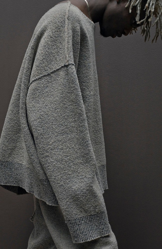 Szakadt harisnyák, szemét, fenékmutogatás és meztelenkedés Kanye West új kollekciójában