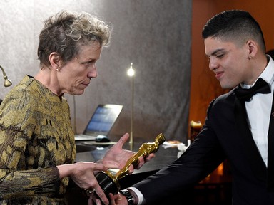 Félóráig élvezte az Oscar-díjat, aztán letartóztatták