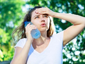 7 jel a szakértő szerint, hogy nem iszol elég folyadékot, és veszélybe sodrod magad a hőségben