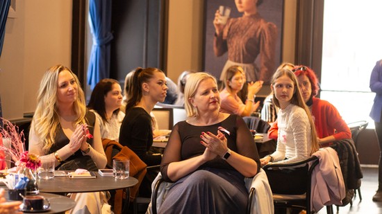 Egy újabb inspiráló GLAMOUR Brunch, ahol őszintén beszéltünk a mellrákról! 