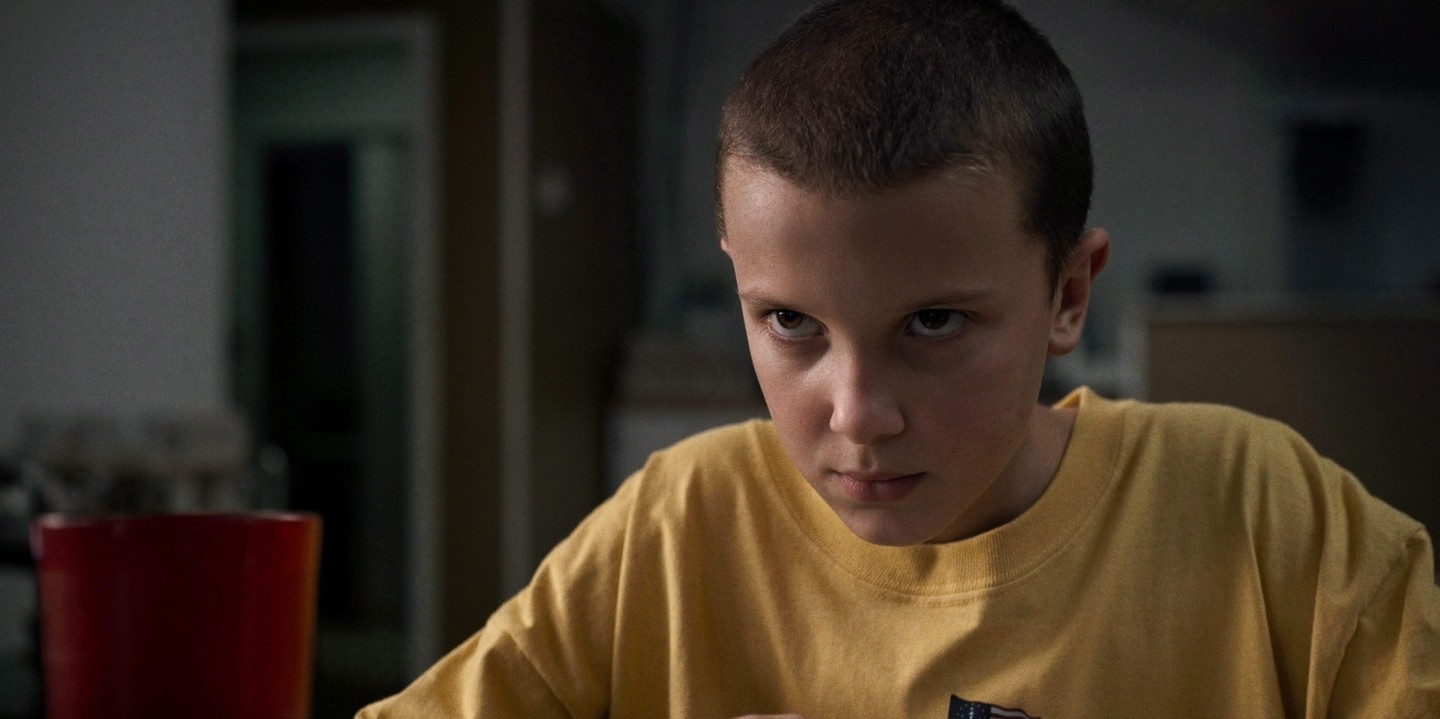 Millie Bobby Brown extra rövidre vágatta a haját a Stranger Things kedvéért a sorozat első évadában. 
