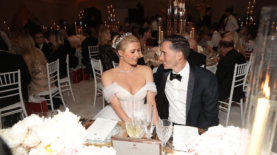 Paris Hilton és Carter Reum álomszerű esküvőn keltek egybe