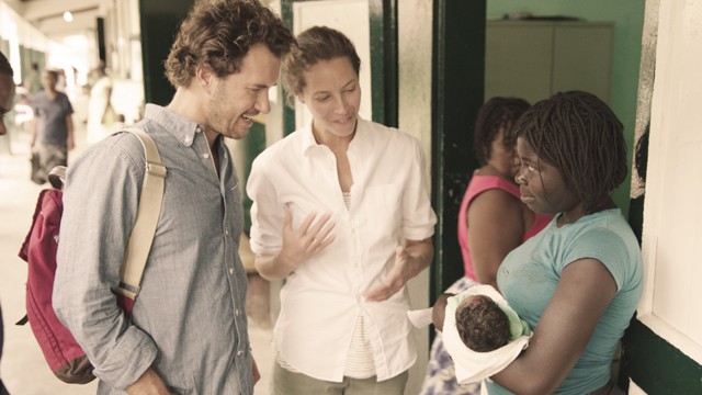 A TOMS és az Every Mother Counts közös kollekcióval hívja fel a figyelmet a terhesség és a szülés veszélyeire