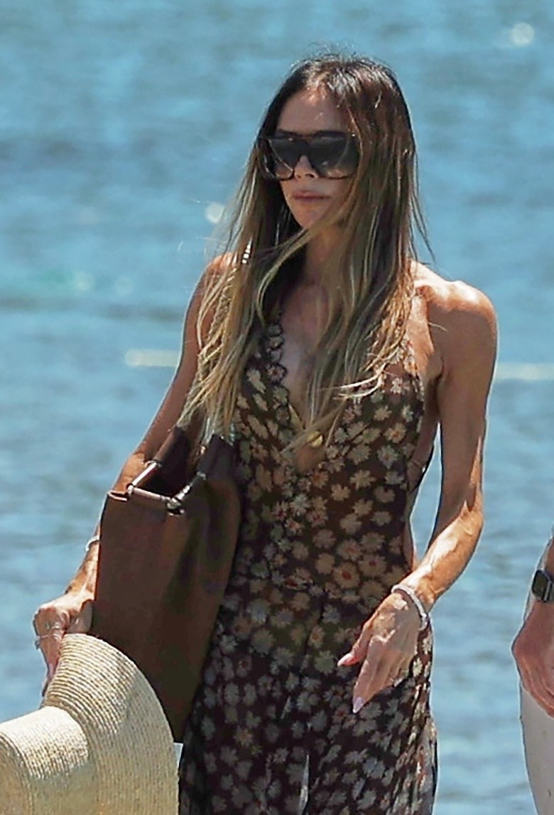 Victoria Beckham szirénként tündökölt Ibiza partjain