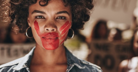 Mi az áldozathibáztatás, és miért kell sürgősen leszoktatni róla a társadalmat?